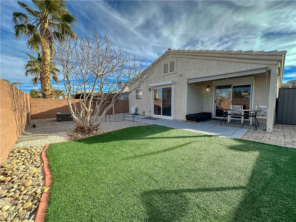 8232 Carmen, Las Vegas, NV 89128