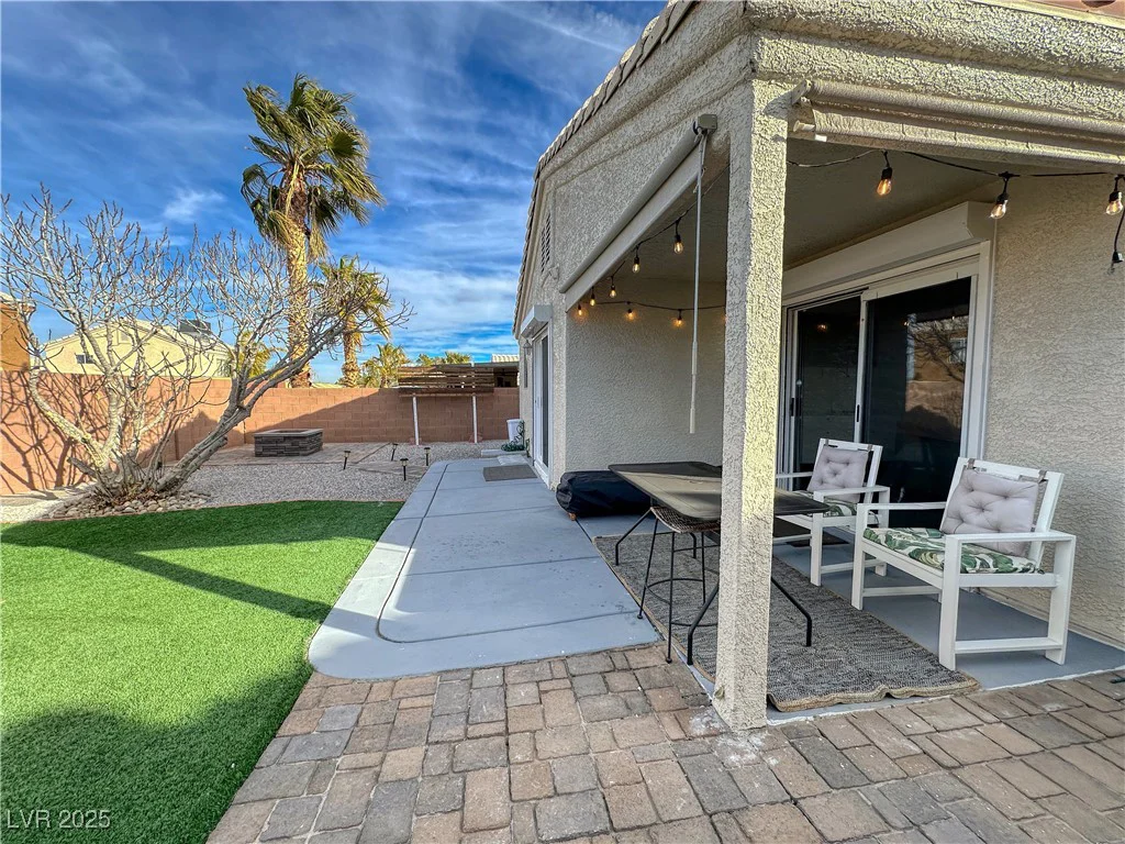 8232 Carmen, Las Vegas, NV 89128