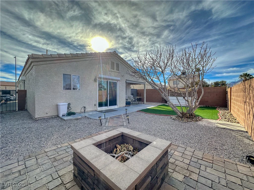 8232 Carmen, Las Vegas, NV 89128
