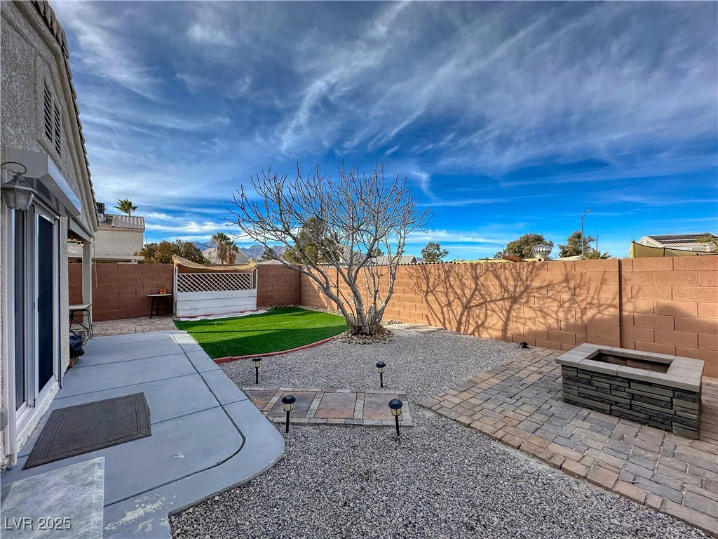 8232 Carmen, Las Vegas, NV 89128