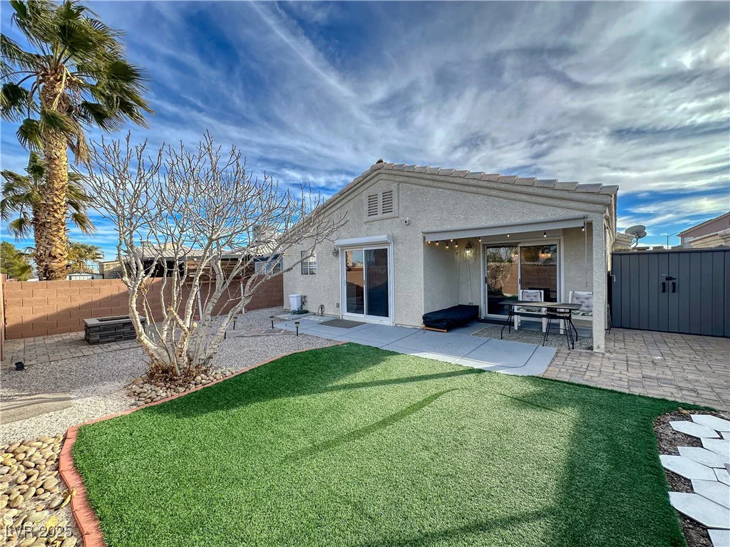 8232 Carmen, Las Vegas, NV 89128