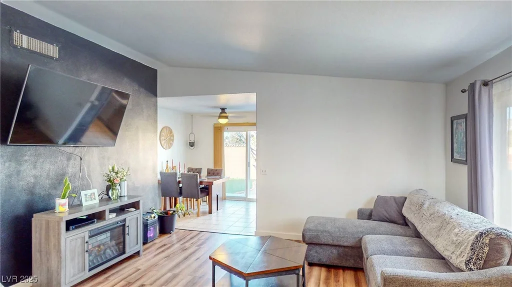 8232 Carmen, Las Vegas, NV 89128
