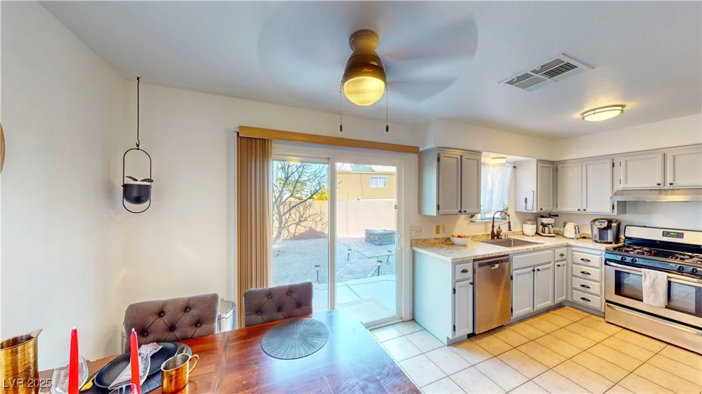 8232 Carmen, Las Vegas, NV 89128