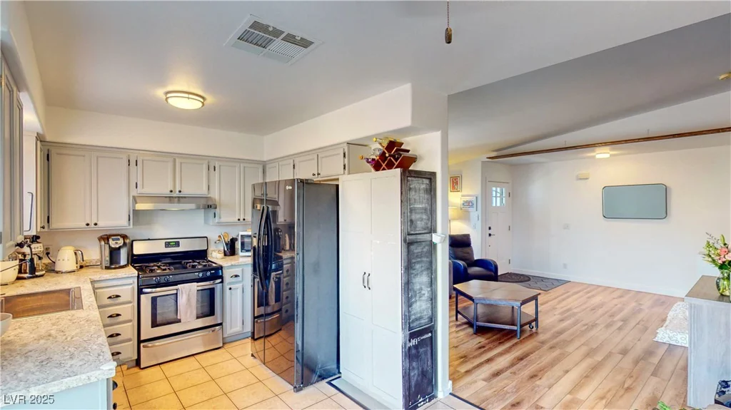 8232 Carmen, Las Vegas, NV 89128