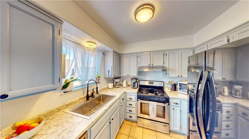 8232 Carmen, Las Vegas, NV 89128