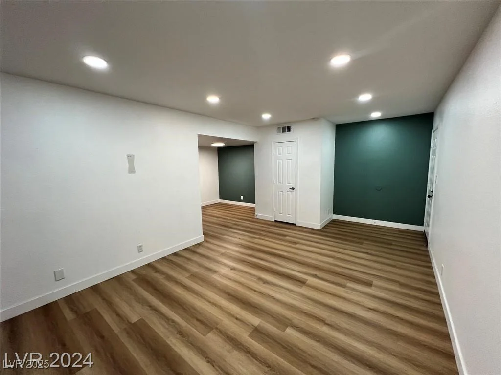 5350 River Glen, Las Vegas, NV 89103