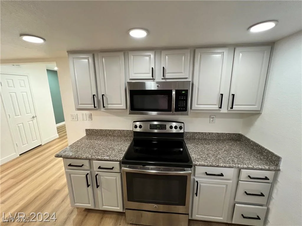 5350 River Glen, Las Vegas, NV 89103