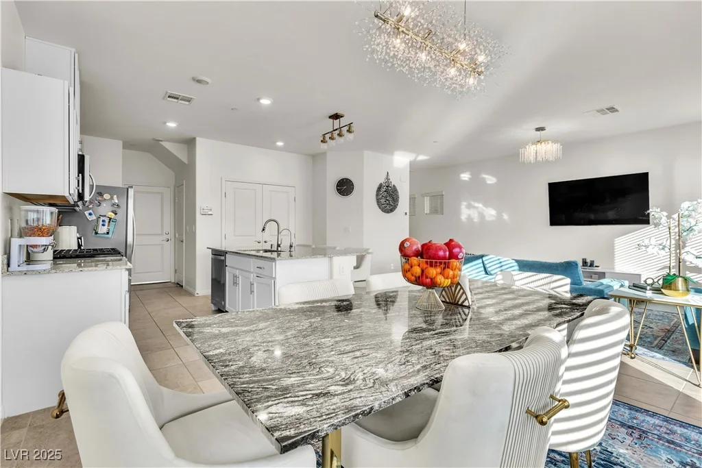 10931 Cambridge Lakes, Las Vegas, NV 89166
