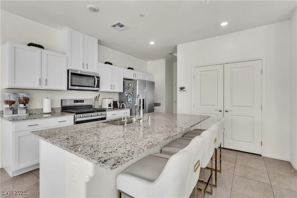10931 Cambridge Lakes, Las Vegas, NV 89166
