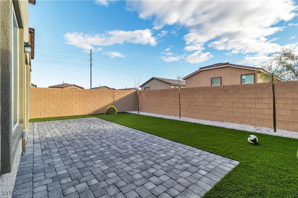 10931 Cambridge Lakes, Las Vegas, NV 89166