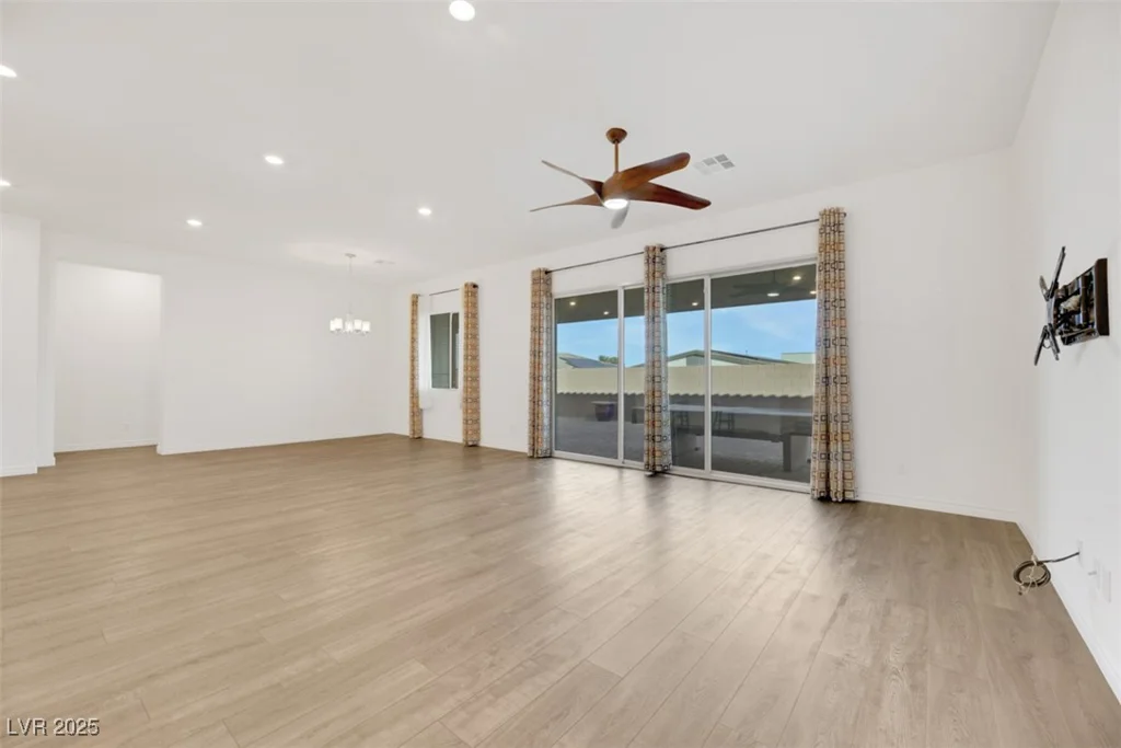 6364 Cambridge Creek, Las Vegas, NV 89149