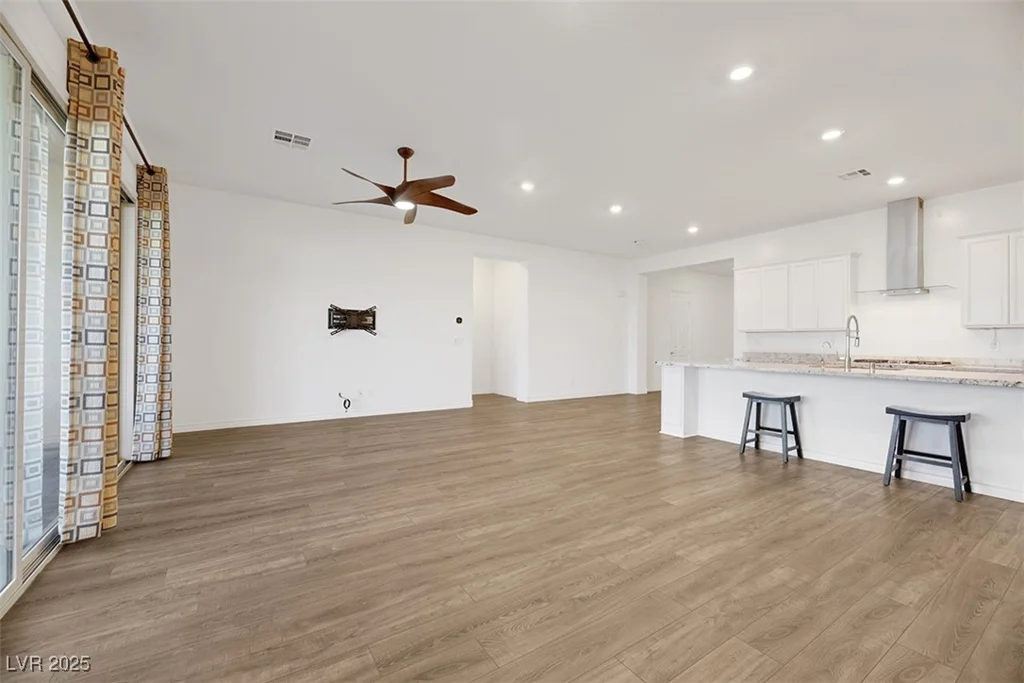 6364 Cambridge Creek, Las Vegas, NV 89149