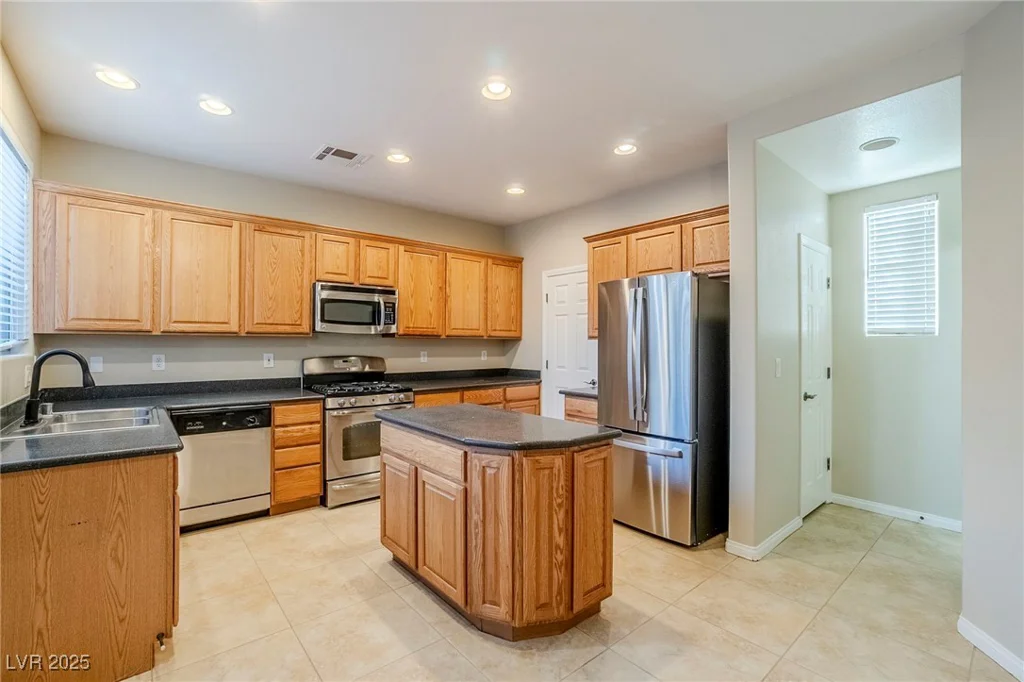 9494 Stillwater Bend, Las Vegas, NV 89178