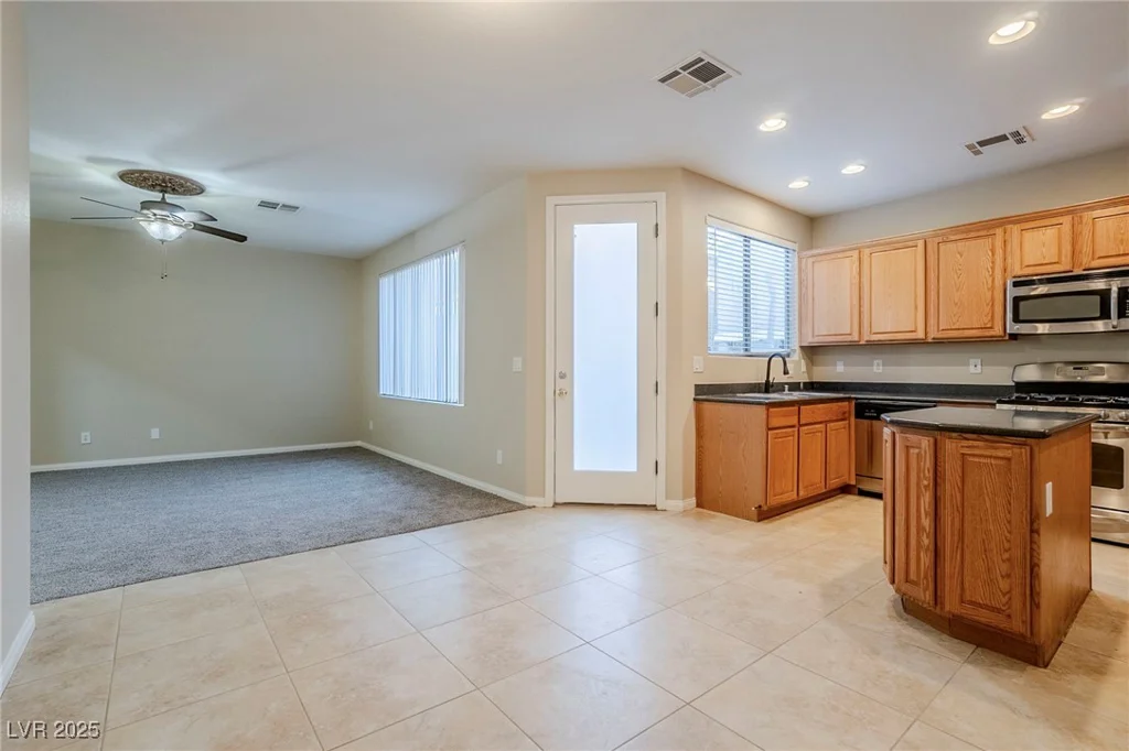 9494 Stillwater Bend, Las Vegas, NV 89178