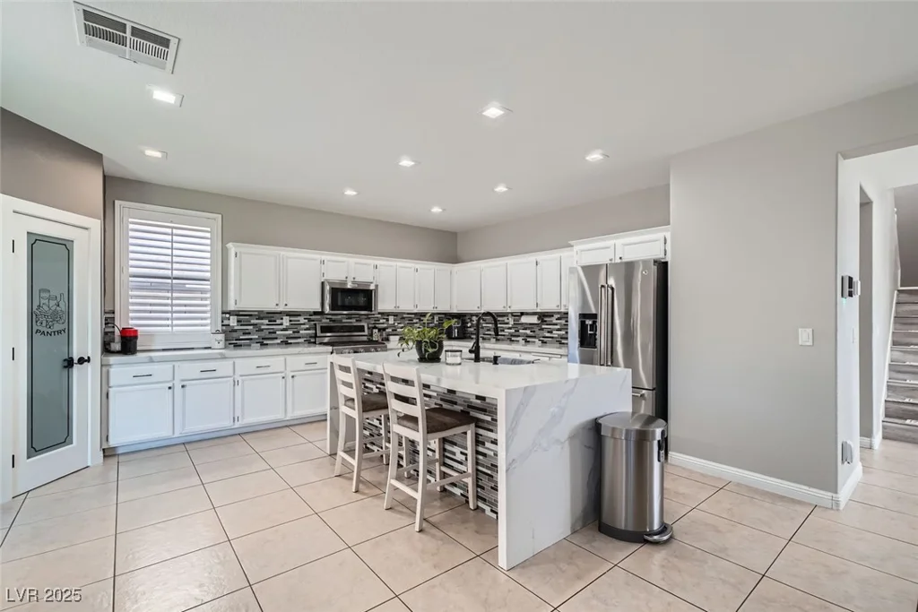 5599 Valley Mill, Las Vegas, NV 89148