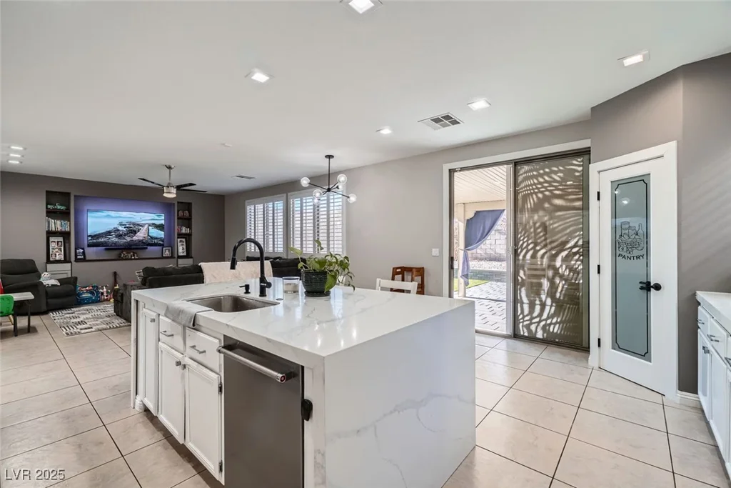 5599 Valley Mill, Las Vegas, NV 89148