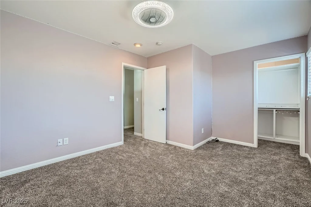 5599 Valley Mill, Las Vegas, NV 89148