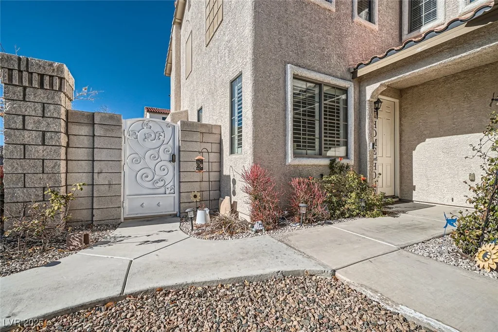 5599 Valley Mill, Las Vegas, NV 89148