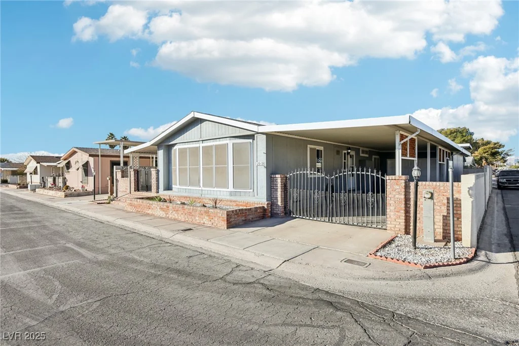 2949 Gavilan, Las Vegas, NV 89122