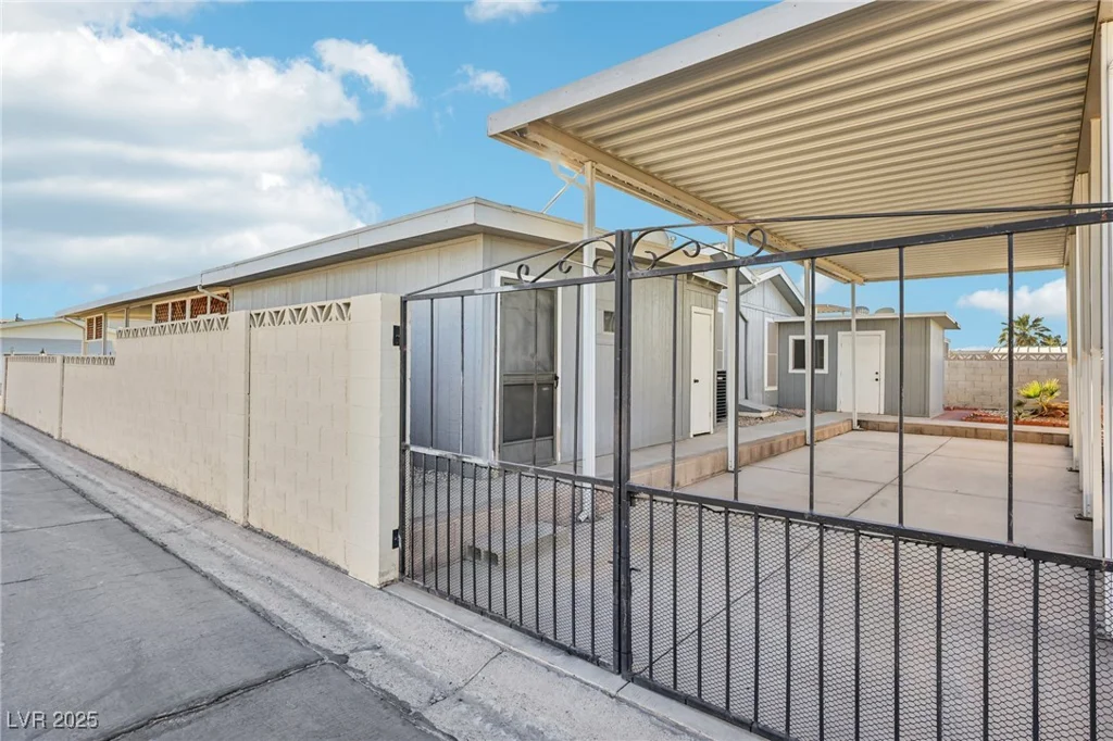 2949 Gavilan, Las Vegas, NV 89122