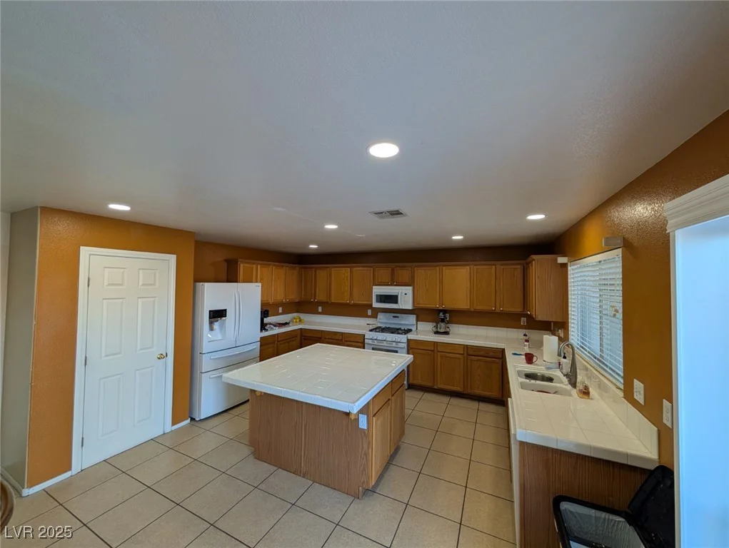 718 Glenwood Springs, North Las Vegas, NV 89032
