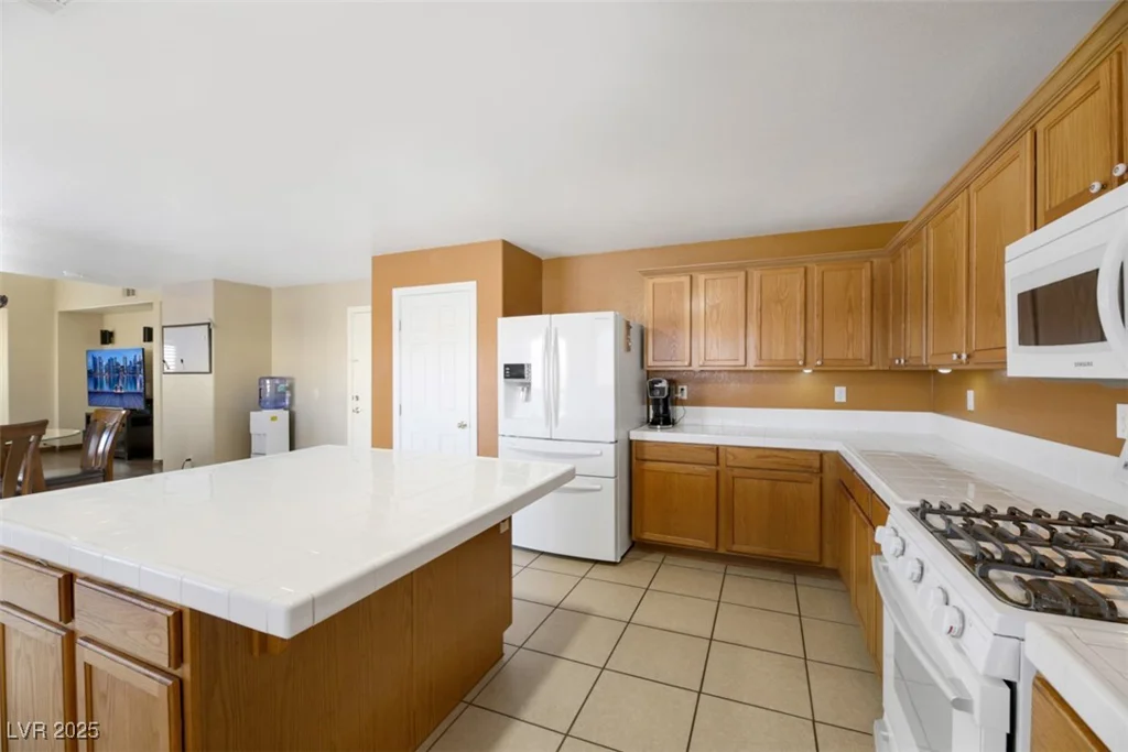 718 Glenwood Springs, North Las Vegas, NV 89032