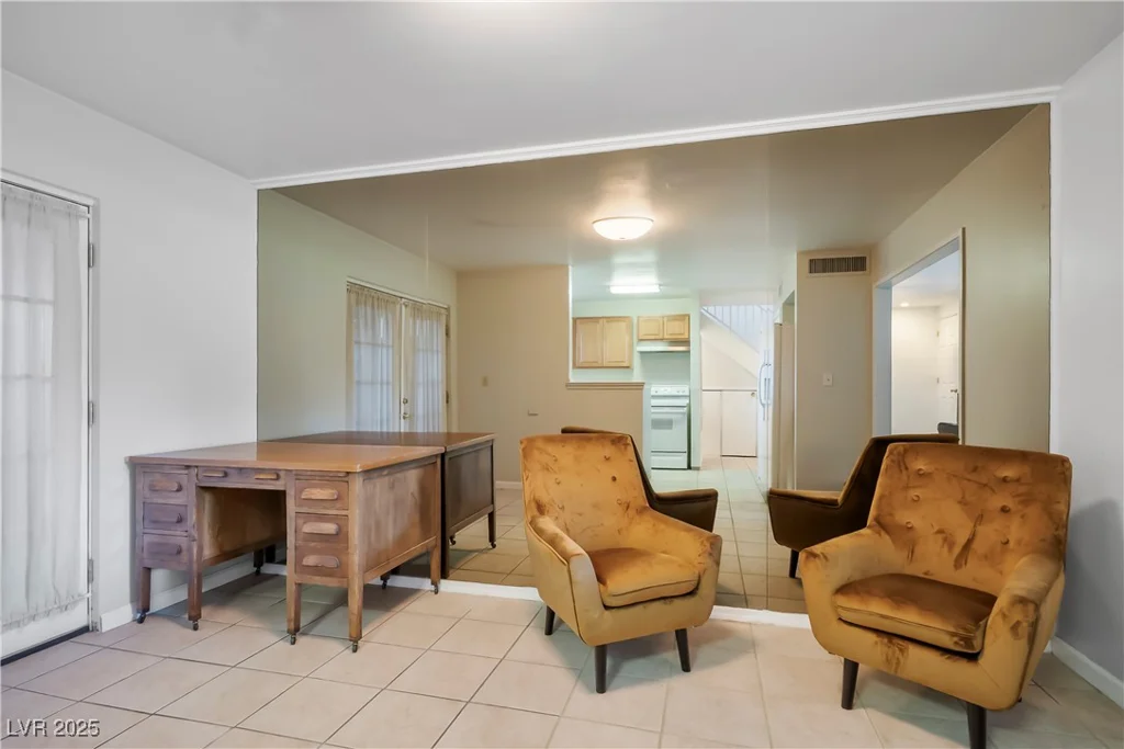796 Tam O Shanter, Las Vegas, NV 89109