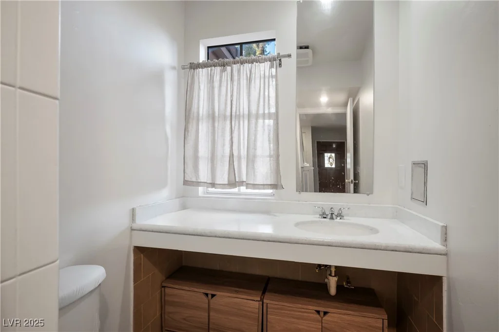 796 Tam O Shanter, Las Vegas, NV 89109