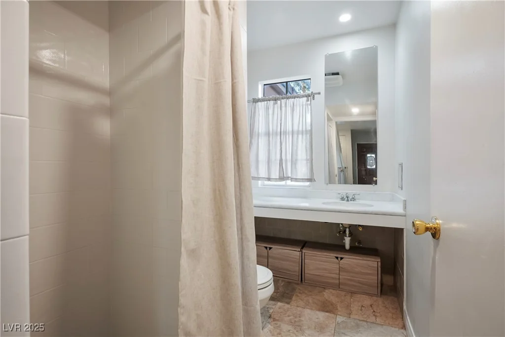796 Tam O Shanter, Las Vegas, NV 89109