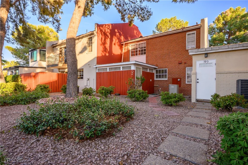 796 Tam O Shanter, Las Vegas, NV 89109