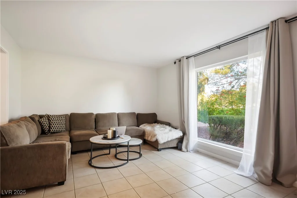 796 Tam O Shanter, Las Vegas, NV 89109