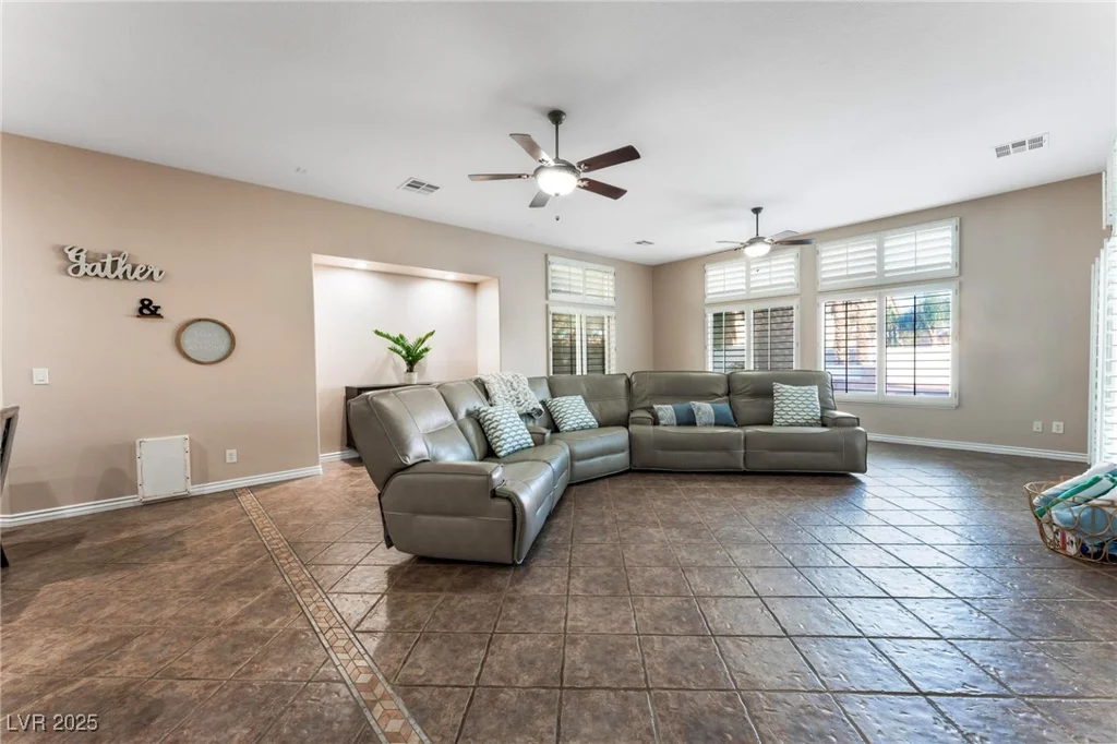 5522 Oakview Falls, Las Vegas, NV 89148