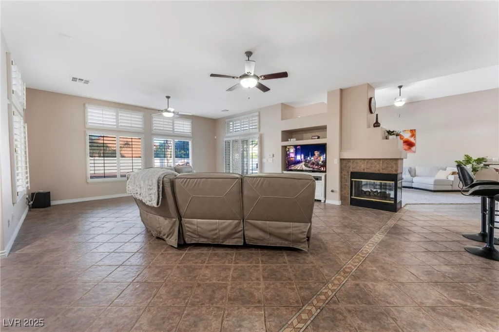 5522 Oakview Falls, Las Vegas, NV 89148