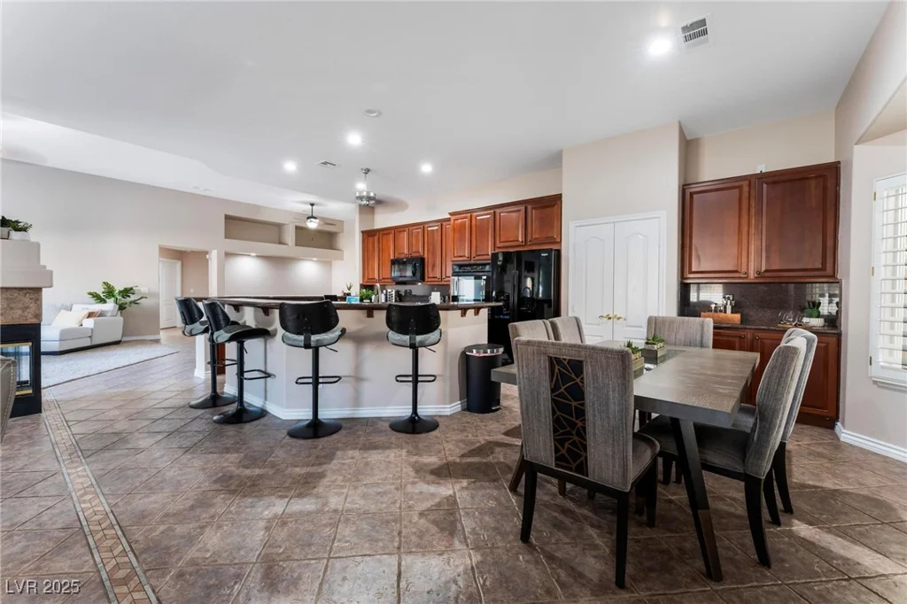 5522 Oakview Falls, Las Vegas, NV 89148