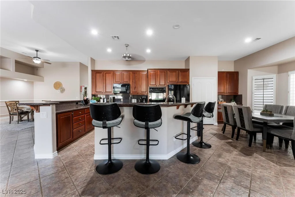 5522 Oakview Falls, Las Vegas, NV 89148