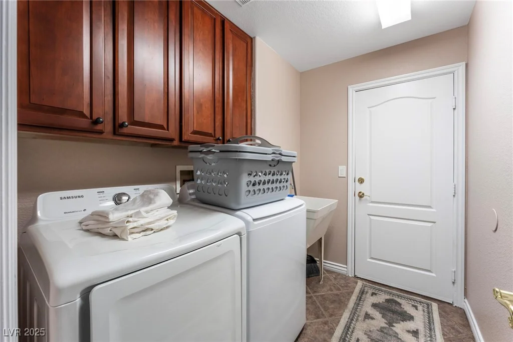 5522 Oakview Falls, Las Vegas, NV 89148