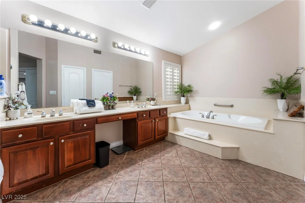 5522 Oakview Falls, Las Vegas, NV 89148