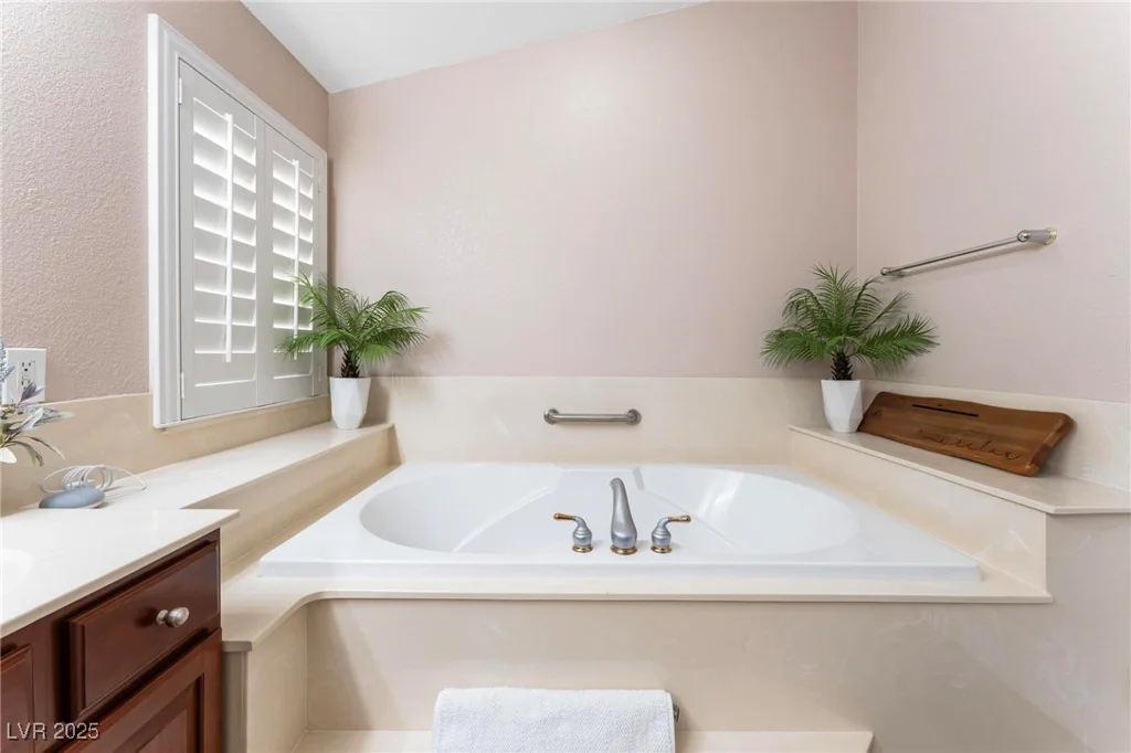5522 Oakview Falls, Las Vegas, NV 89148