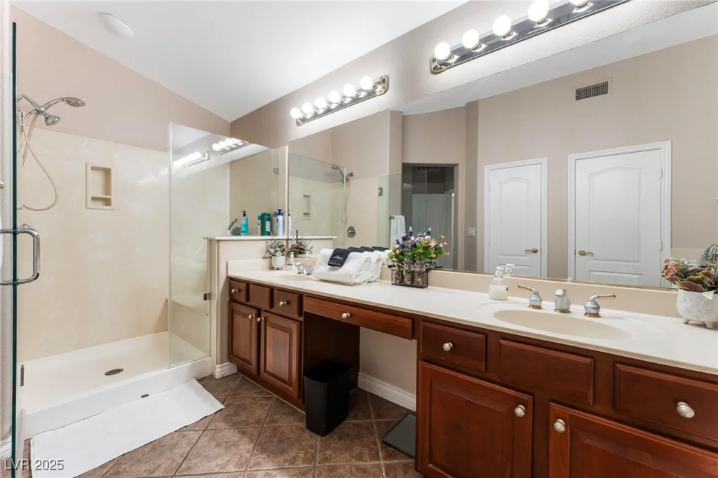5522 Oakview Falls, Las Vegas, NV 89148
