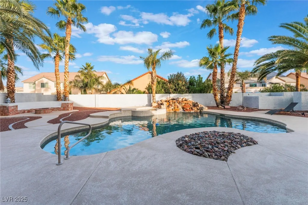 5522 Oakview Falls, Las Vegas, NV 89148