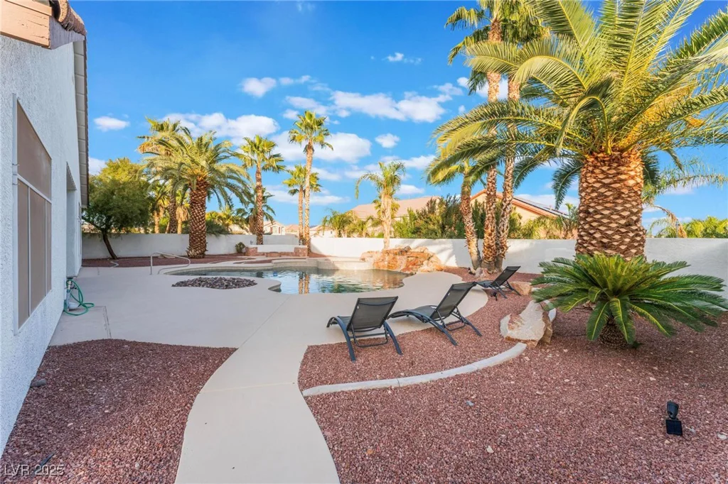 5522 Oakview Falls, Las Vegas, NV 89148