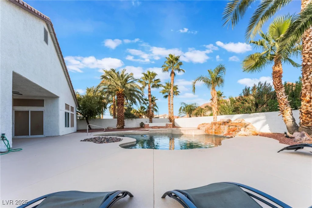 5522 Oakview Falls, Las Vegas, NV 89148