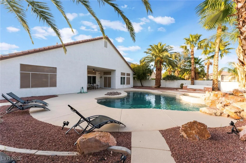 5522 Oakview Falls, Las Vegas, NV 89148