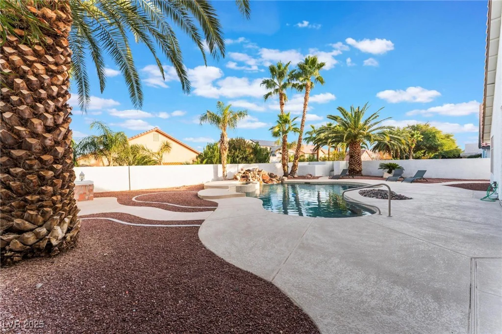 5522 Oakview Falls, Las Vegas, NV 89148