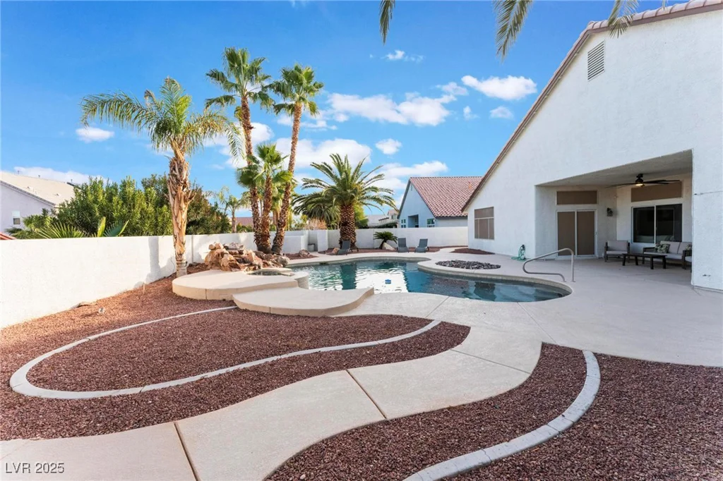 5522 Oakview Falls, Las Vegas, NV 89148