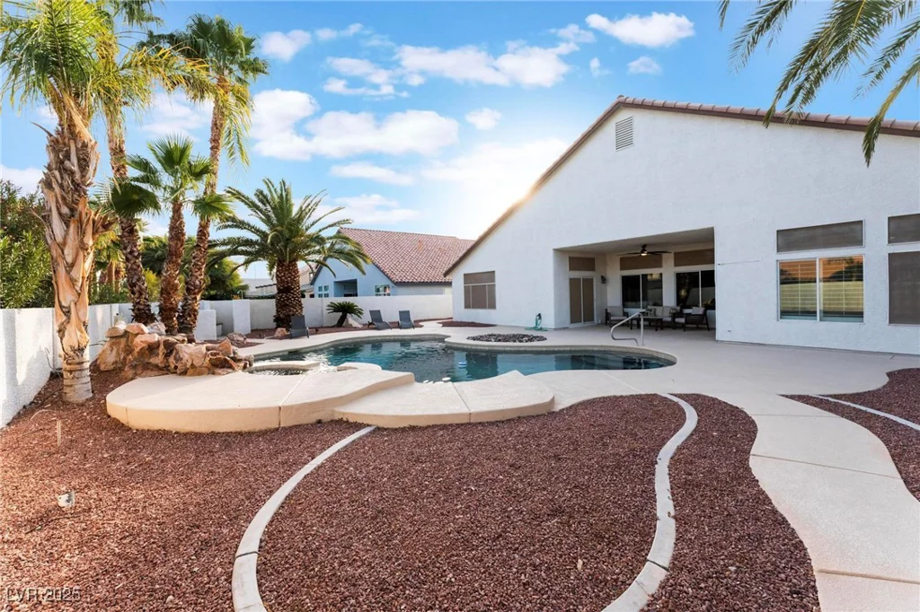5522 Oakview Falls, Las Vegas, NV 89148