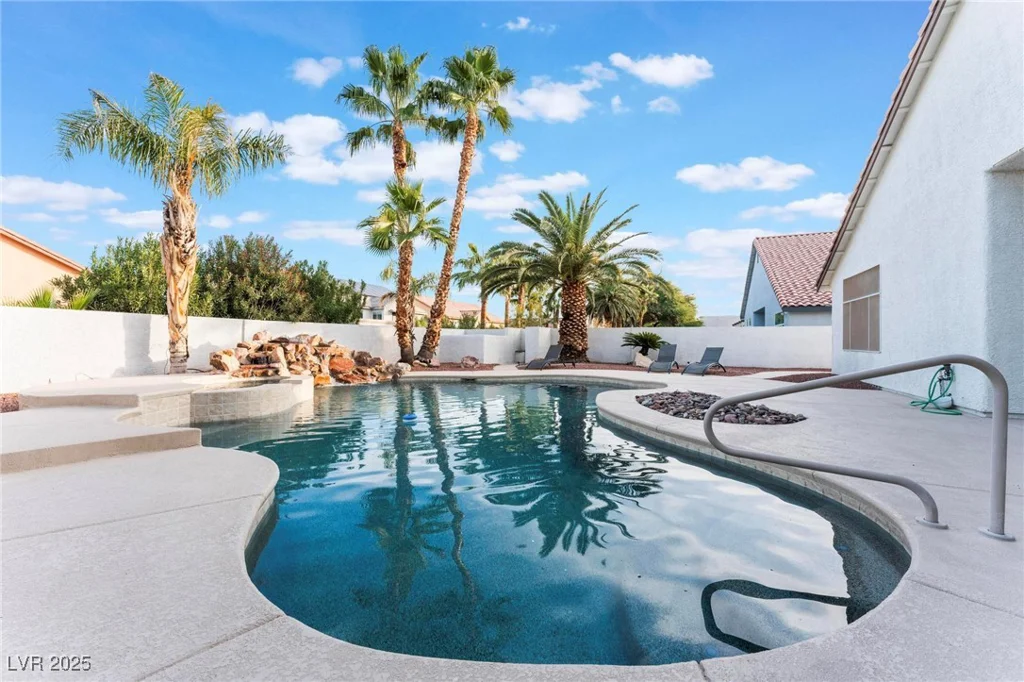 5522 Oakview Falls, Las Vegas, NV 89148