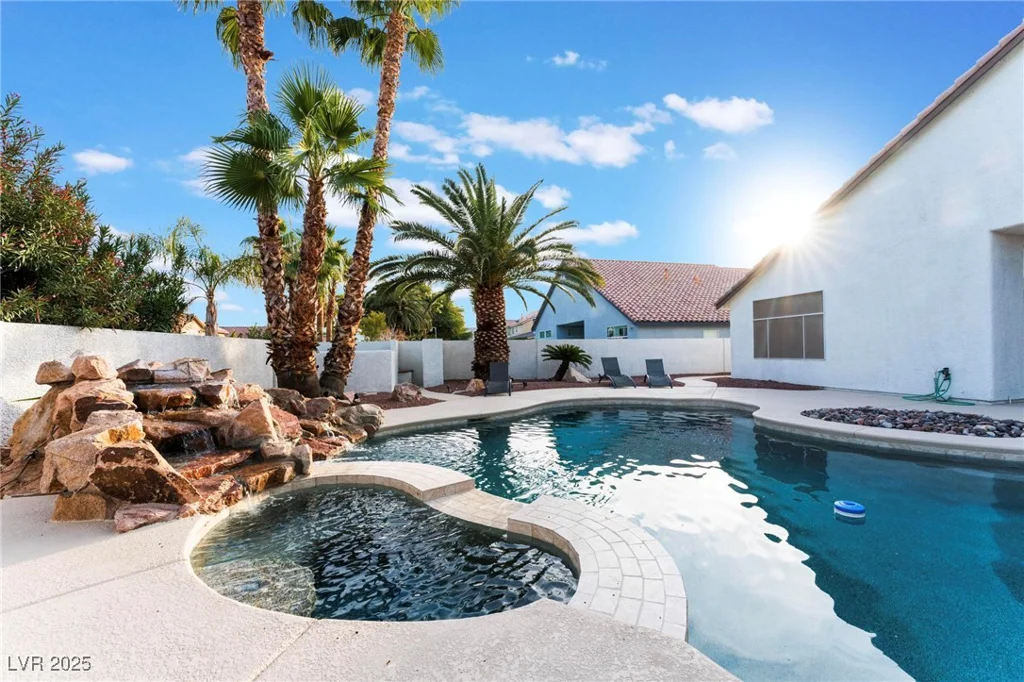 5522 Oakview Falls, Las Vegas, NV 89148