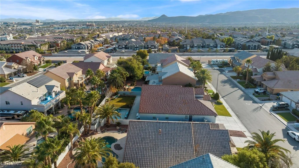 5522 Oakview Falls, Las Vegas, NV 89148