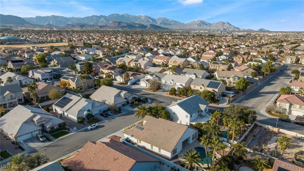 5522 Oakview Falls, Las Vegas, NV 89148